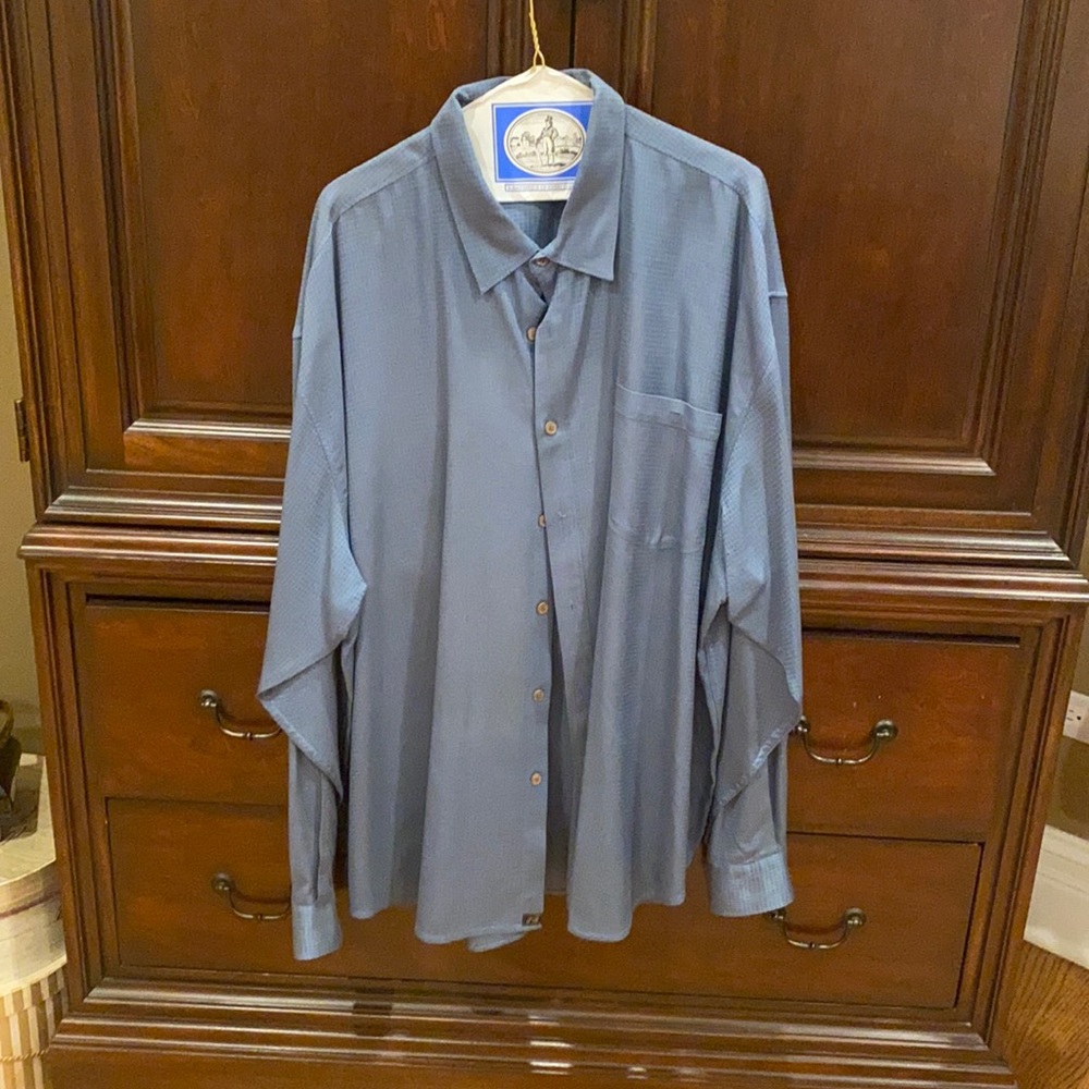Men’s Tommy Bahama 100% silk button down shirt